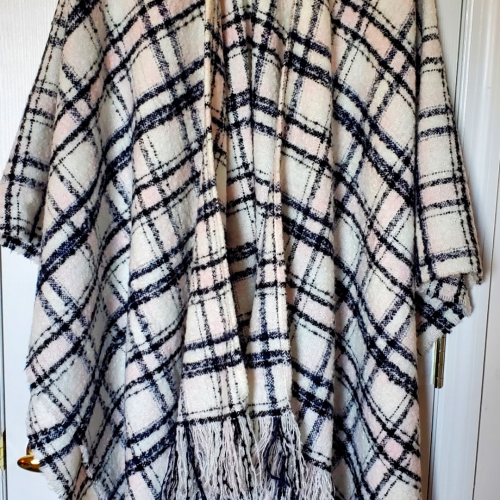 Ivanka plaid Wrap. Pinks and black.